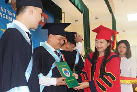 Đại học Hải Dương trao bằng cử nhân cho 2 sinh viên Lào